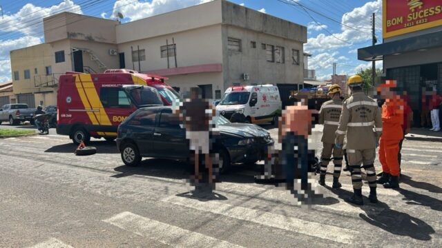 Homem fica ferido após colisão entre carro e moto no bairro Ipanema, em Catalão
