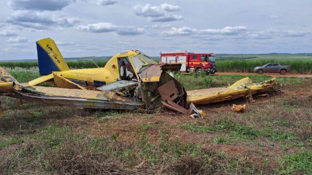 Piloto sofre queda de avião agrícola em Campo Florido (MG) e é socorrido com ferimentos leves