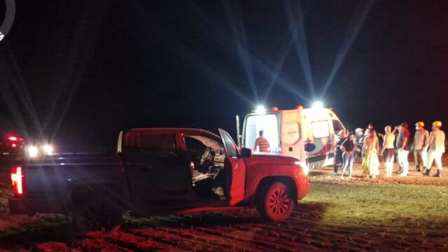 Capotamento mobiliza Corpo de Bombeiros e Samu na GO-307, em área rural de Campo Alegre de Goiás