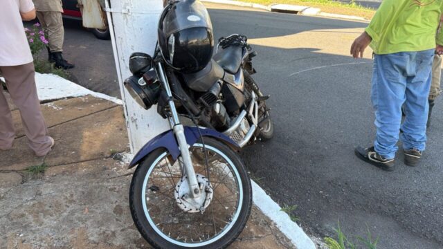 Acidente deixa passageira ferida após colisão entre carro e moto em Catalão
