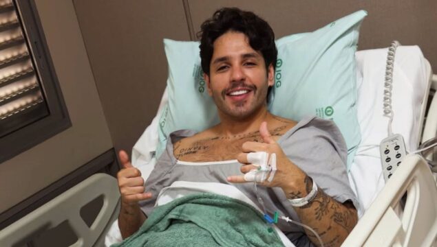 Cantor Guilherme, da dupla com Hugo, passa por cirurgia no joelho em Goiânia