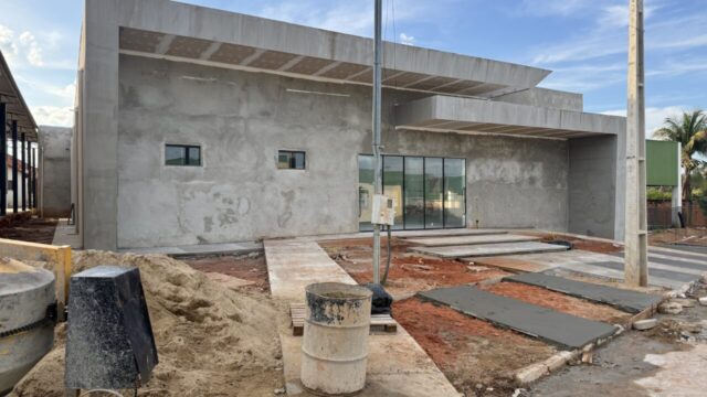 Salão de eventos da Escola Pingo de Gente entra na fase final e está prestes a ser entregue em Marzagão