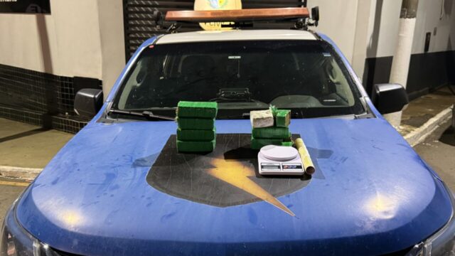 Força Tática prende jovem de 22 anos com 3 kg de drogas em Catalão