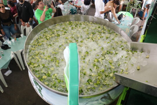 Anhanguera encerra o Festival do Limão Taiti com recorde da maior caipirinha do mundo e muita festa