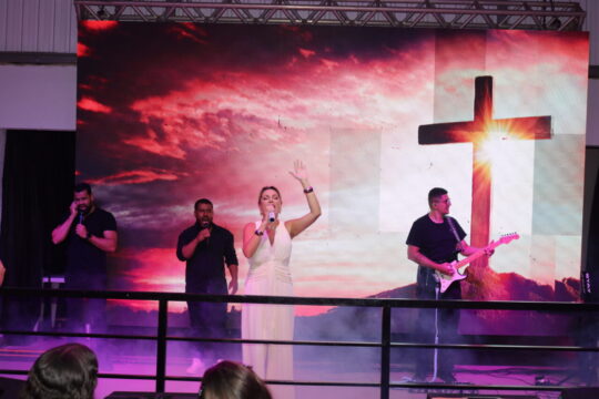 Davinópolis inicia comemorações dos 62 anos com caminhada e show gospel