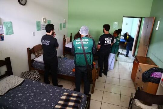 Casa de repouso clandestina é fechada em Uberlândia; responsável é presa por maus-tratos a idoso