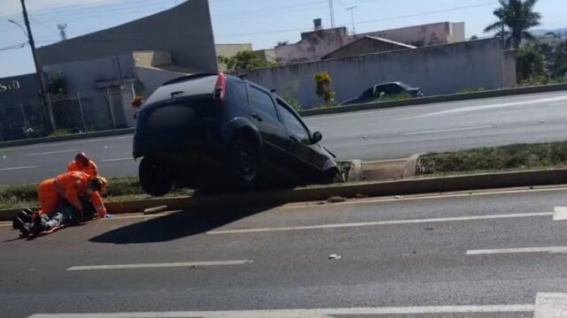 Motorista fica ferido após capotamento na MGC-455 em Uberlândia