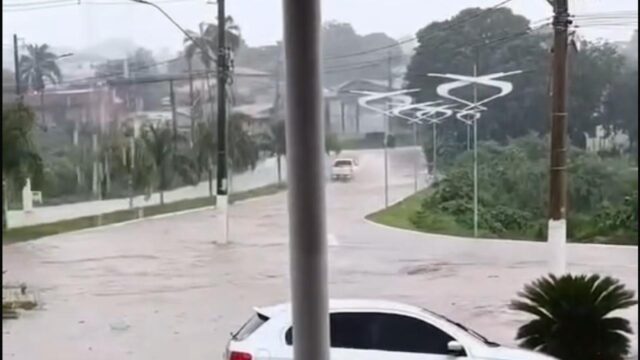 Chuva intensa atinge Catalão e acumulado passa de 59 mm em estações meteorológicas