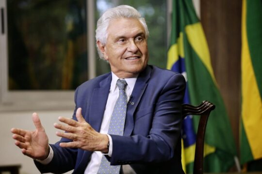 Caiado antecipa salário de dezembro e injeta R$ 1,6 bilhão na economia goiana