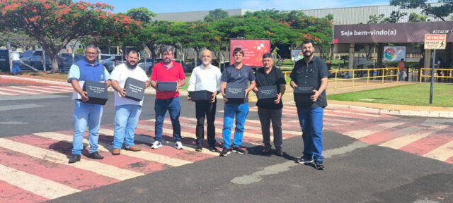 Diretores do SIMECAT são homenageados pela Mitsubishi por tempo de serviço