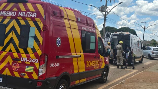 Mulher fica ferida após queda de moto no bairro Santa Cruz, em Catalão