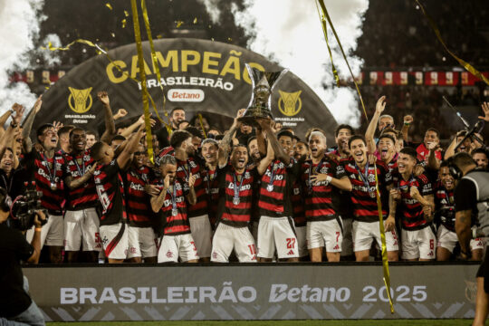 Flamengo vence o Ceará por 1 a 0 no Maracanã e conquista o Brasileirão 2025 com uma rodada de antecedência