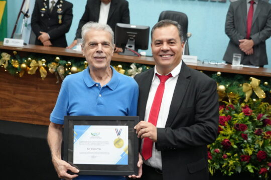 Sessão Solene na Câmara Municipal de Catalão homenageia personalidades com títulos e medalhas de reconhecimento em 2025