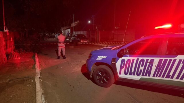 Mulher morre após ser atropelada por marido no Bairro Santa Luzia, em Orizona; polícia trata caso como feminicídio