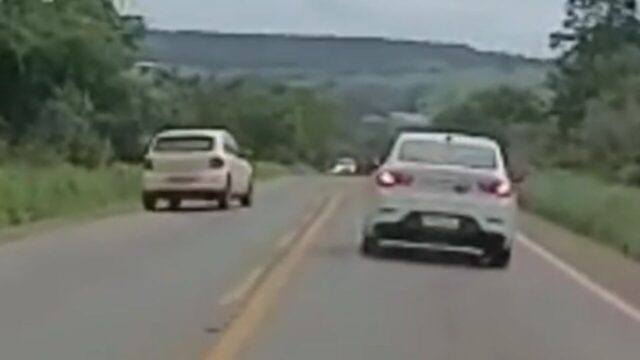 Motorista é flagrado trafegando em zigue-zague, invade a contramão e provoca acidente na GO-330, em Orizona