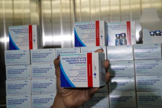 Governo de Goiás amplia campanha de vacinação contra bronquiolite em gestantes
