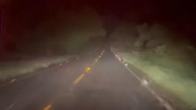 Equipe do SAMU de Catalão enfrenta risco de acidente durante remoção noturna em rodovia de Goiás