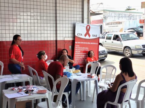 Ação na Avenida 20 de Agosto marca abertura do Dezembro Vermelho com testes rápidos e orientação à população em Catalão