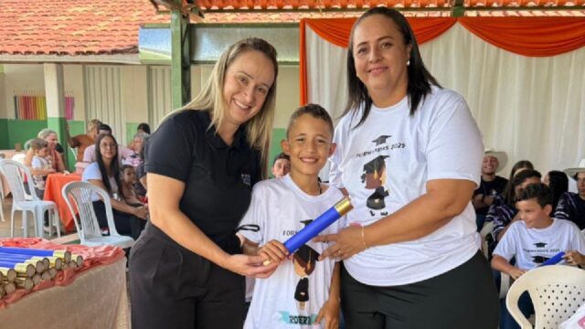 Formatura no Colégio Santa Terezinha emociona comunidade e reúne famílias em Corumbaíba