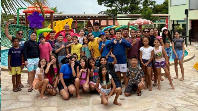 Prefeito Wisner Araújo presenteia formandos do 5º ano com tarde especial de lazer no Alpha Club em Corumbaíba