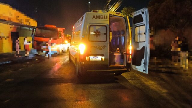 Motociclista fica ferido após colidir na traseira de caminhão estacionado em Catalão