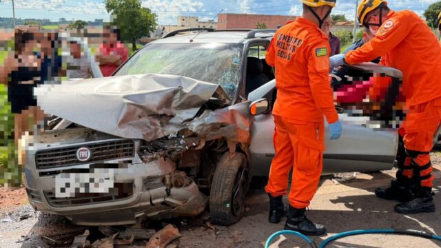 Colisão frontal deixa três pessoas feridas na GO-330, no perímetro urbano de Catalão