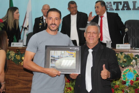 Goleiro Cleriston Ferraz, do CRAC, recebe Título de Cidadania Catalana em sessão solene da Câmara de Vereadores de Catalão