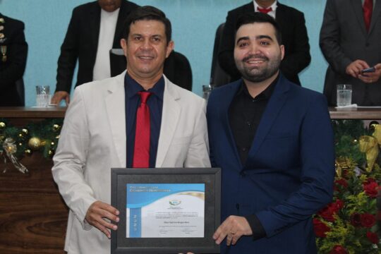Pastor Elton Neto recebe Título de Cidadão Benemérito Catalano durante sessão solene na Câmara de Vereadores de Catalão