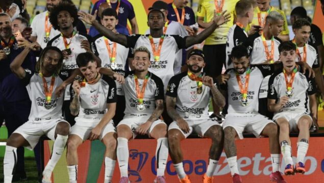 Corinthians vence o Vasco por 2 a 1 no Maracanã e conquista o tetracampeonato da Copa do Brasil