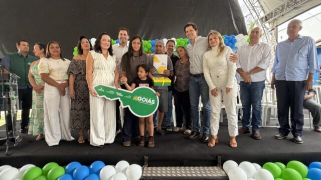 Cumari vive dia histórico com entrega de 34 moradias do programa “Pra Ter Onde Morar”