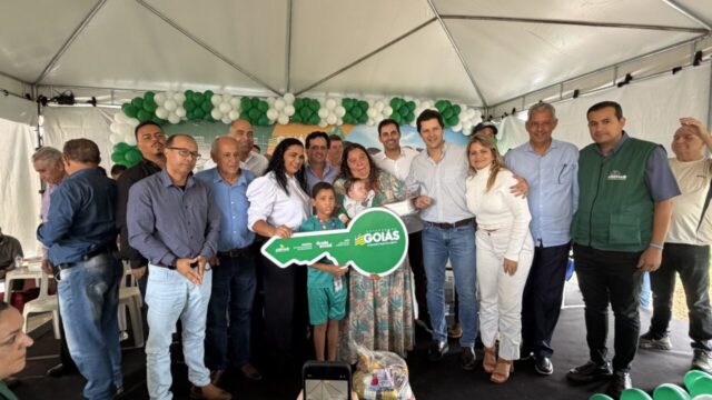 Goiandira celebra entrega de 30 casas do programa “Pra Ter Onde Morar – Construção”