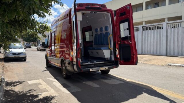 Motociclista de 20 anos fica ferido após acidente na avenida Gerson Barbosa em Catalão