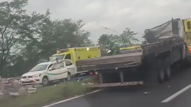 Tombamento deixa um morto e interdita faixas da BR-050 em Araguari