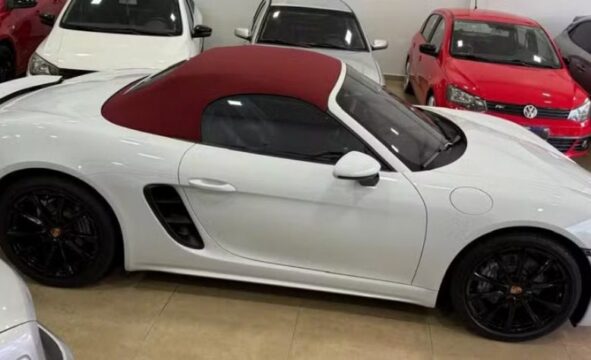 Casa é invadida três vezes no mesmo dia em Uberlândia; criminosos levam porsche, land rover e diversos eletrônicos