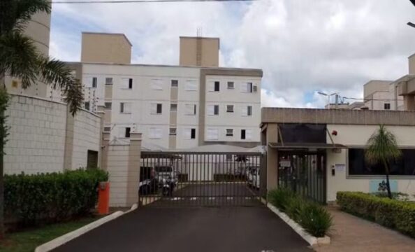 Adolescente cai de janela do 2º andar e é socorrido em condomínio no Bairro Grand Ville, em Uberlândia
