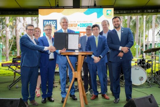 Caiado anuncia 21 editais com R$ 47,4 milhões para ciência, inovação e tecnologia