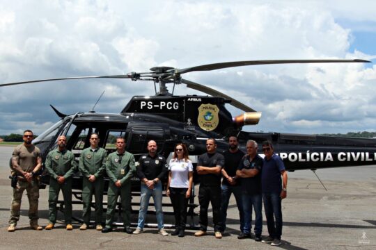 Caiado reforça estrutura da Polícia Civil com entrega de novo helicóptero