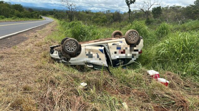 Motorista sai ileso após capotamento na GO-330 entre Catalão e Ipameri