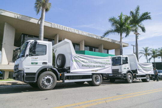Prefeitura de Catalão moderniza maquinário com novos caminhões para agilizar obras e manutenção na cidade