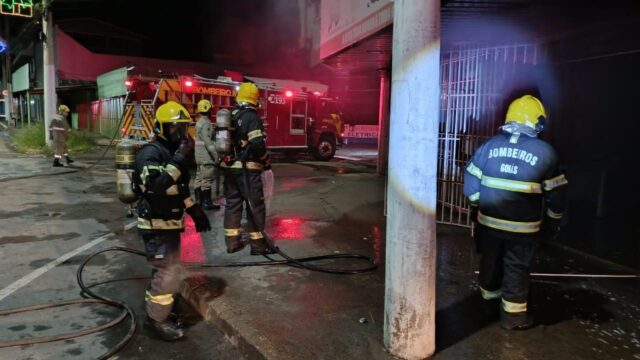 Incêndio atinge supermercado durante a madrugada em Caldas Novas