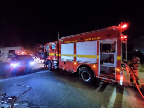 Incêndio atinge residência no bairro Shopping Park, em Uberlândia