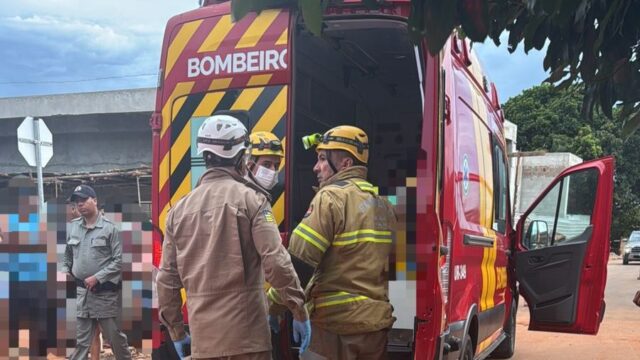 Jovem fica gravemente ferido após colidir moto na traseira de Kombi em Goiandira