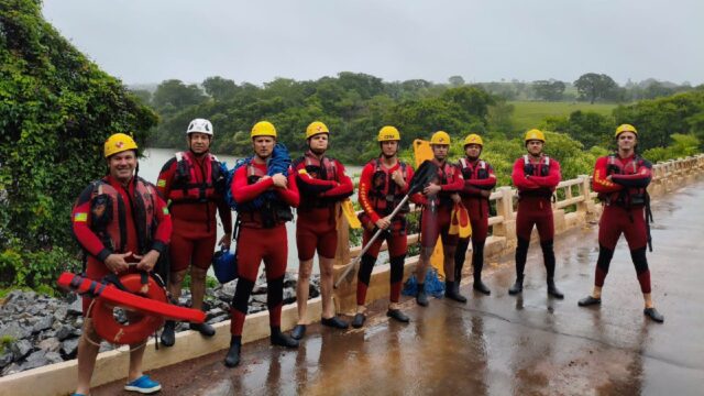 Corpo de Bombeiros realiza treinamento da Operação Tempestade no Rio São Marcos, em Catalão