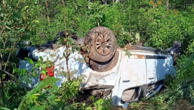 17 ficam feridos e uma pessoa morre após caminhonete capotar na GO-507, em Rio Quente