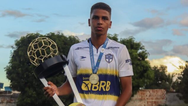 Jogador de Catalão, Nickolas Oliveira, do Real Brasília, vai representar a cidade na Copinha São Paulo 2026