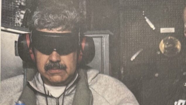 Trump divulga primeira foto de Nicolás Maduro preso nos Estados Unidos