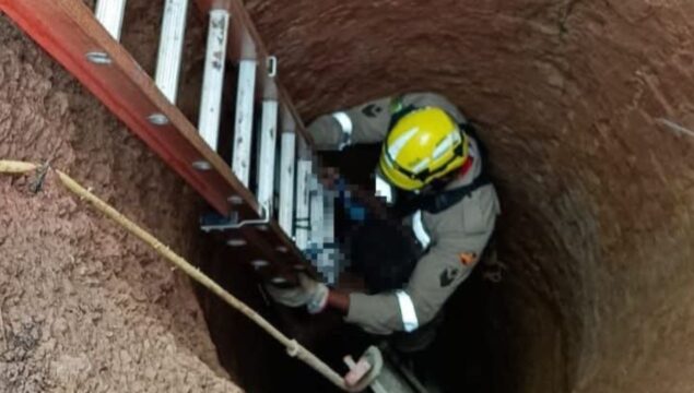 Bombeiros resgatam criança autista de 10 anos que caiu em buraco de seis metros em Caldas Novas