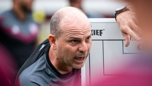 Cléber Gaúcho é anunciado como novo técnico do Crac para a sequência do Goianão 2026