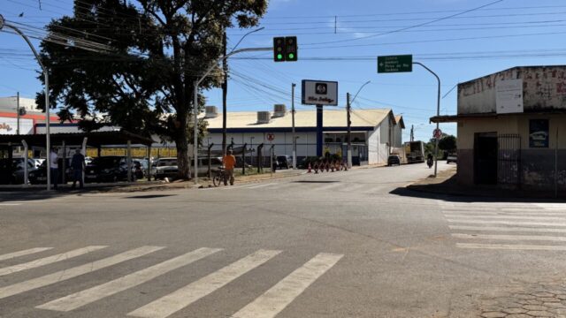 Trecho da Rua Mandaguari ganha sentido único para organizar tráfego em Catalão