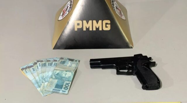 Dupla é presa após assalto a comércio em Uberlândia; crime foi cometido com simulacro de arma